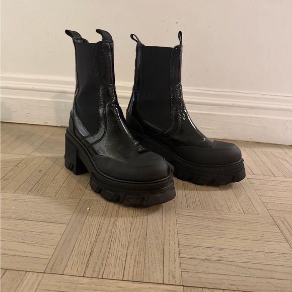 Ganni cleated heeled mid Chelsea boots in Black Naplack - Picture 3 of 9